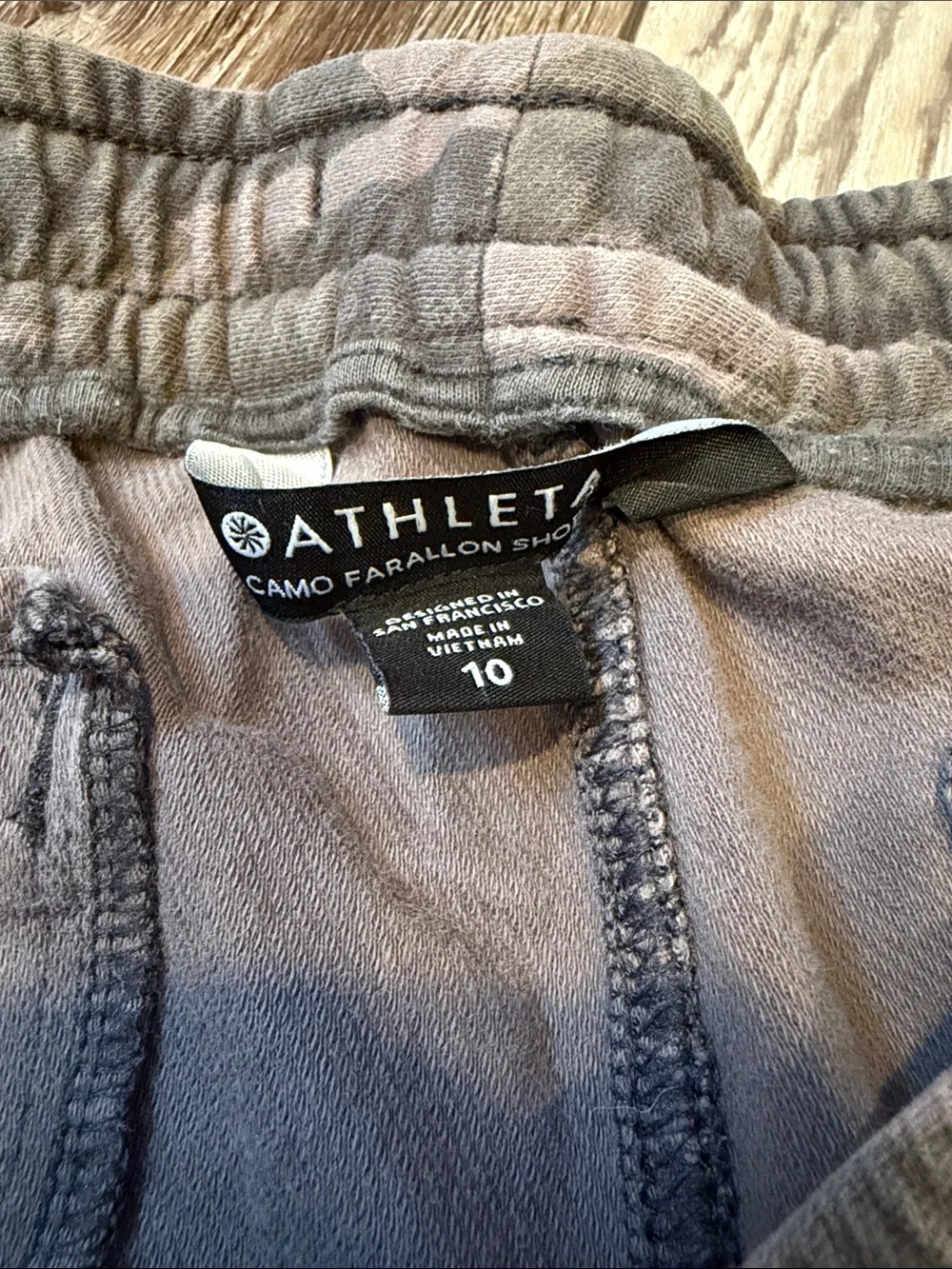 Athleta Camo Farallon Short Size 10 - Picture 6 of 7